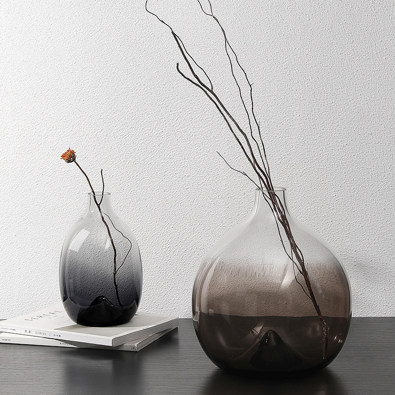 Glass vase grey (1)
