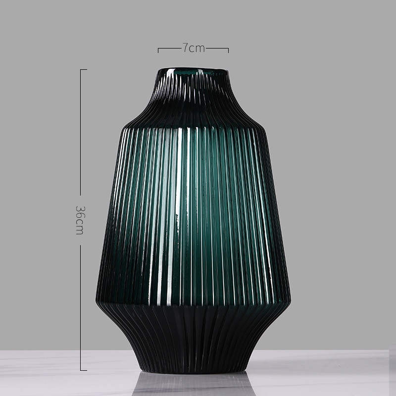 Glass vase linear