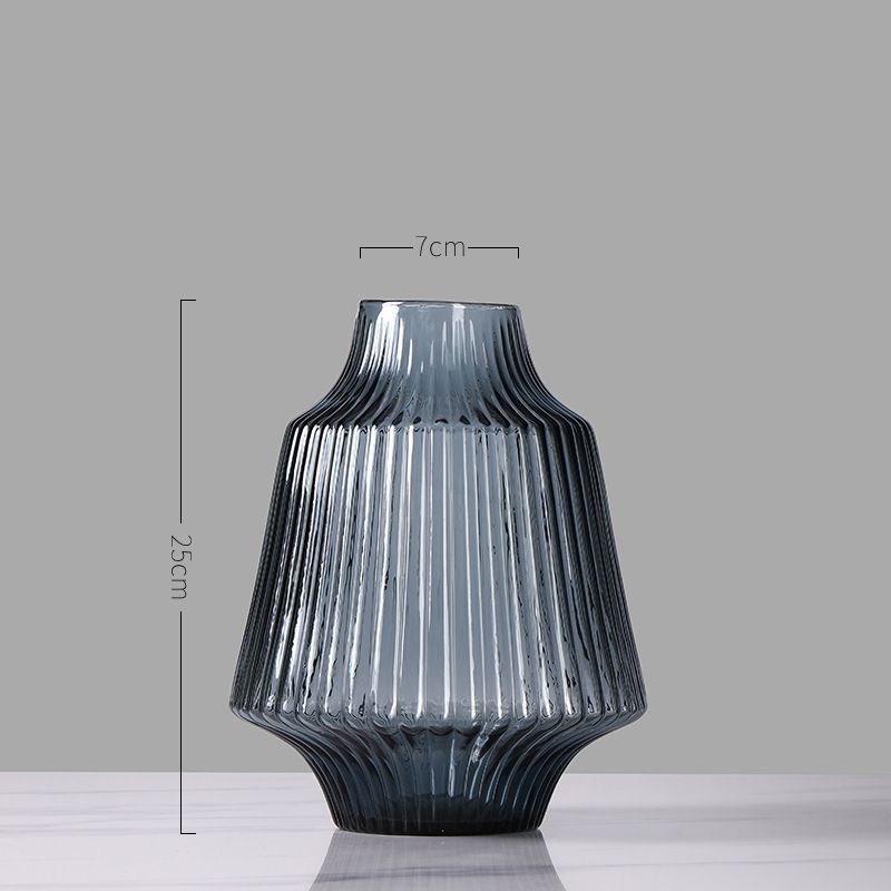 Glass vase linear